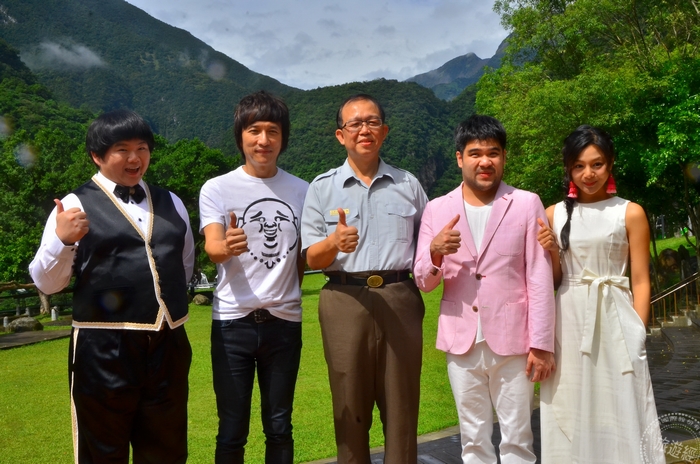 林育群,薛忠铭,杨模麟处长,黄裕翔,郭晓晓(由左至右)