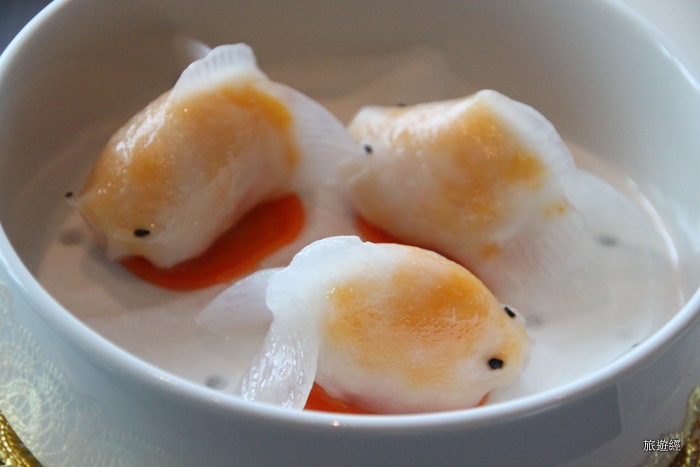 「望月楼」粤菜餐厅「鲜虾金鱼饺」,(每份三个nt$180/仅午餐供应